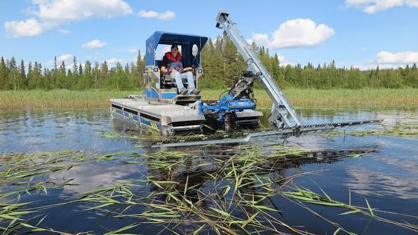 Intervention Hydro Services sur un plan d'eau dans le Nord de la France